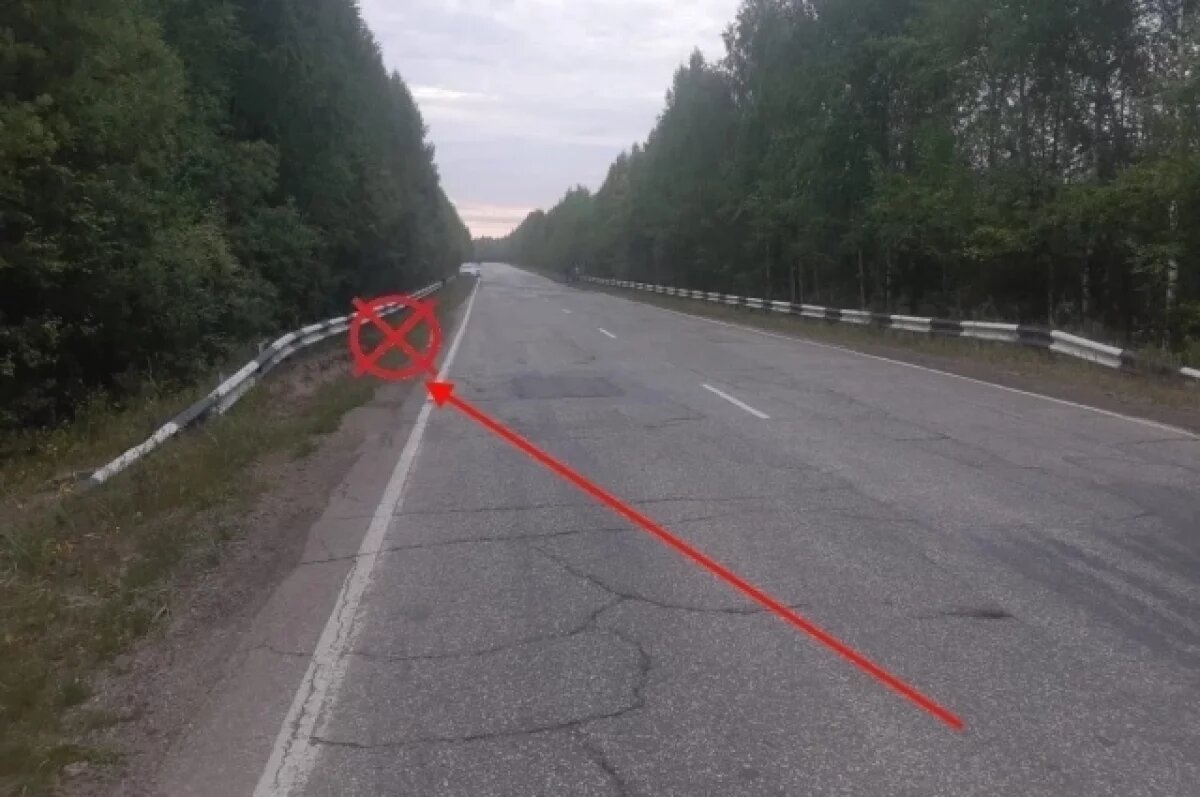    Молодой человек на большой скорости врезался в ограждение на краю дороги.