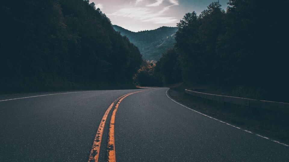    Трасса, дорога. Источник: unsplash.com