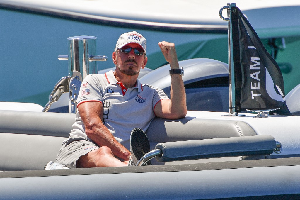 Ларри Эллисон на яхте