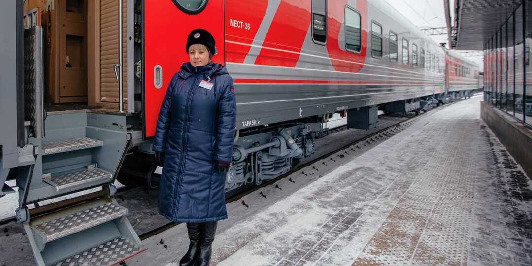 «Повар и официанты опоздали на рейс»: пассажирка рассказала о поездке во флагманском поезде РЖД