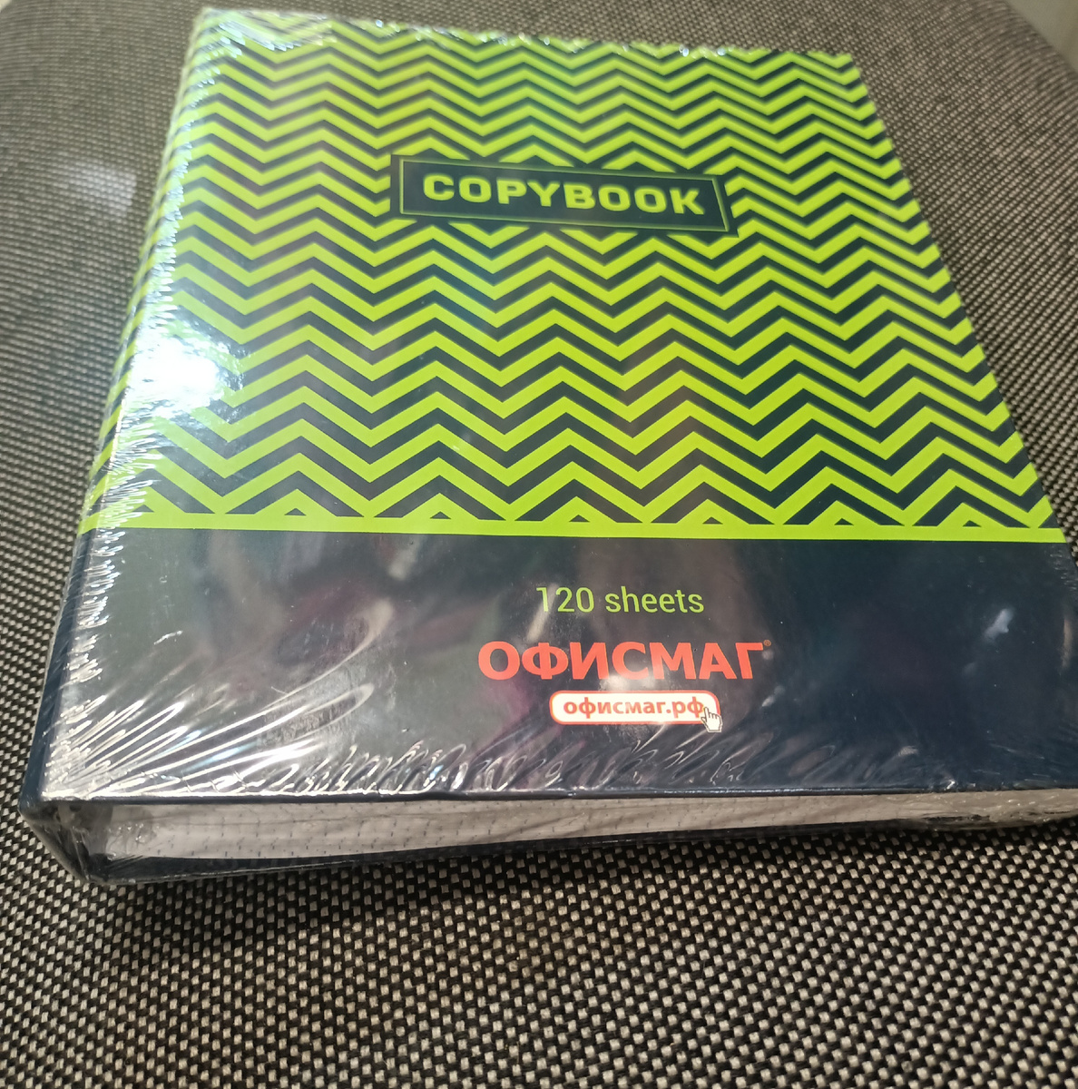 Такие тетради покупают студенты. В одной тетради записывают лекции по разным предметам.