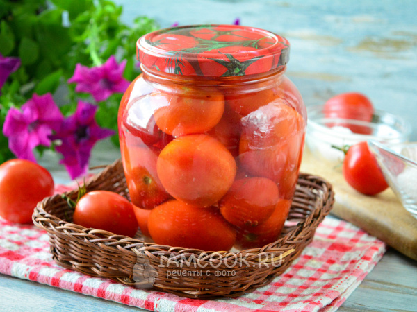 Никаких специй не добавляем, а помидоры получаются вкуснейшие!