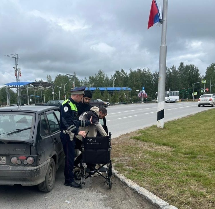    Госавтоинспекторы Югры спасли пассажира с признаками инсульта