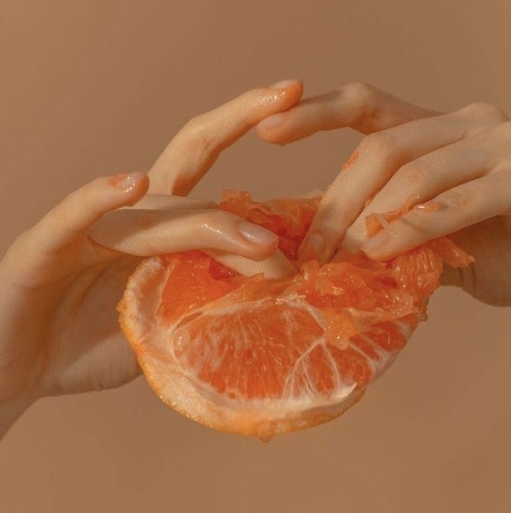 Огромное количество женщин испытывают боли при менструации, но есть ли еще какие-то способы самопомощи, кроме обезболивающих. Давайте посмотрим.