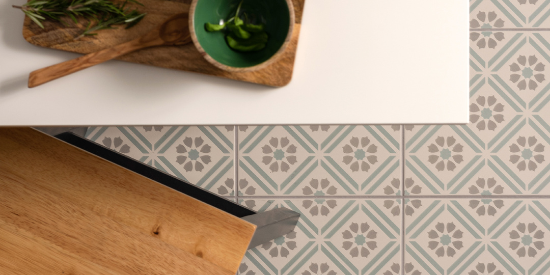 Интерьеры с напольной плиткой с орнаментом.