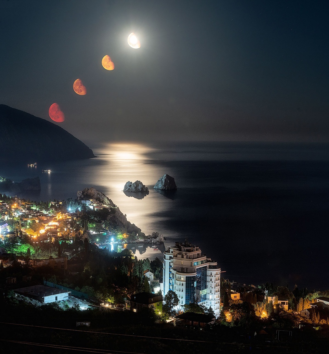 Снимать будем тут же, где снимали восход луны в позапрошлом году. Тоже было интересно.