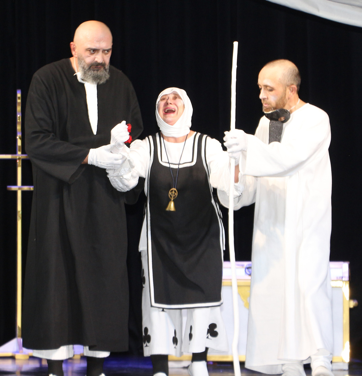 Фрагменты из спектакля «Дон Жуан». Фото Евгения КРАТОВА.