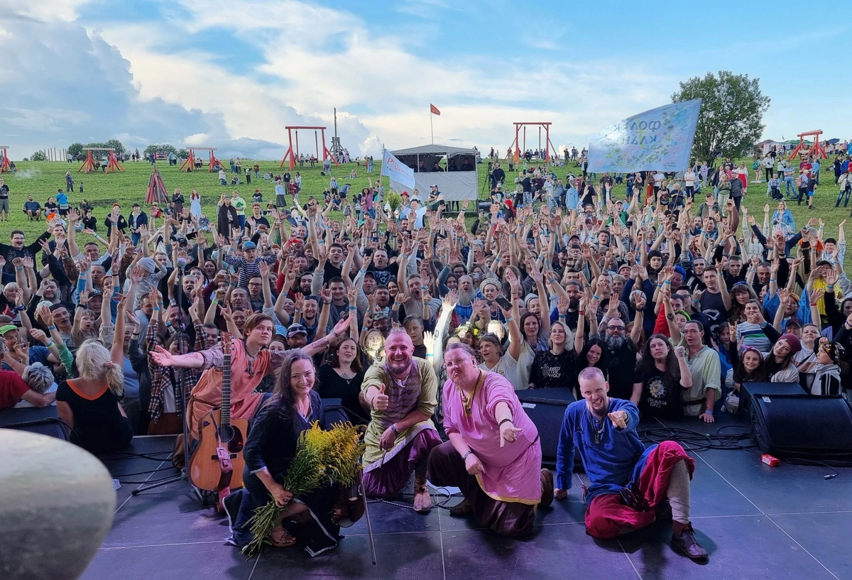 Тут где-то среди зрителей и мы стоим. Фото взяла из группы фестиваля ВК.