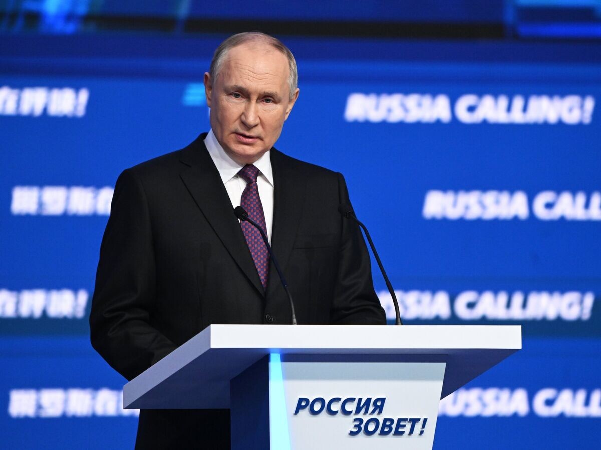    Президент России В. Путин принял участие в форуме ВТБ "Россия зовет!"© РИА Новости . Сергей Гунеев