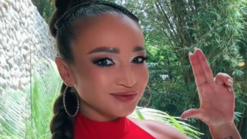     Ольга Бузова «Пока ты без дел» Скриншот видео из TikTok