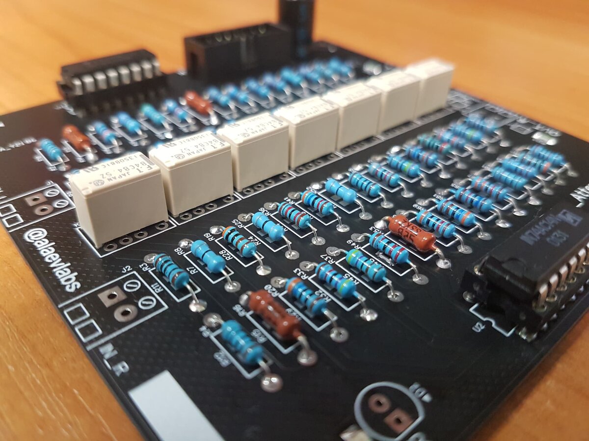 Модуль стереофонического регулятора громкости на базе релейного аттенюатора