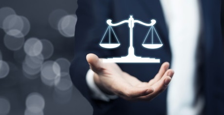 Весы правосудия - древний символ меры и справедливости.