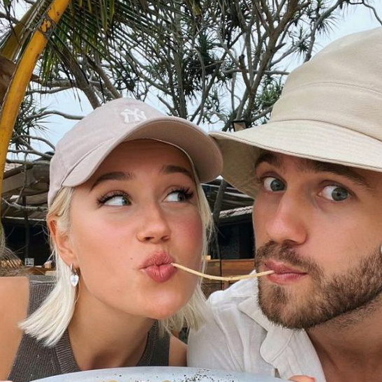     Клава Кока заблокирована на острове Мадейра из-за пожара