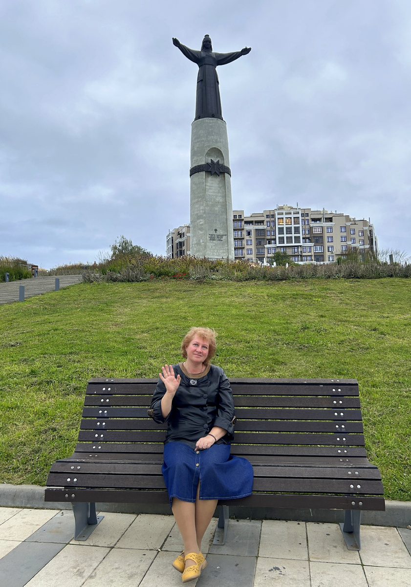 Монумент Матери-Покровительнице - символ города Чебоксары