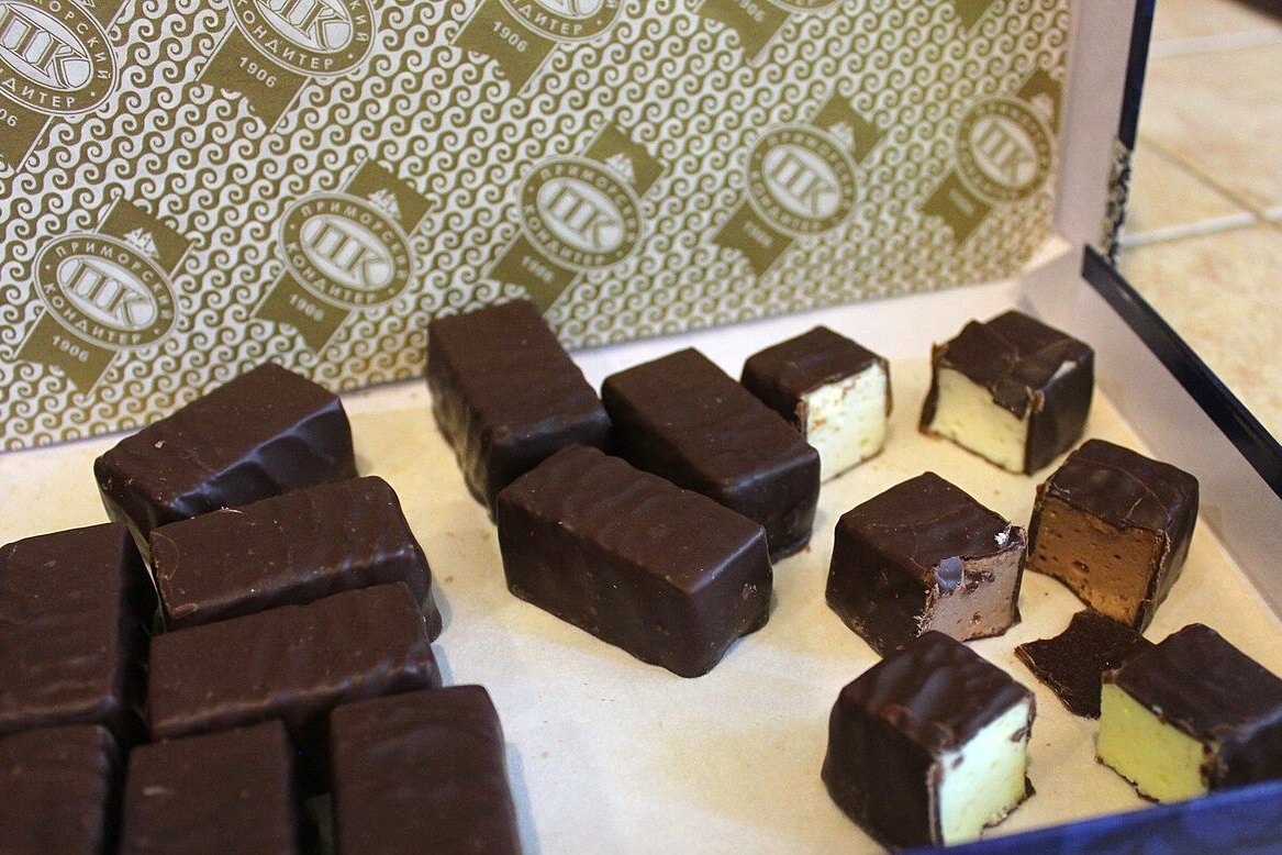     Никакой связи с пернатыми нет: почему на самом деле конфеты «Птичье молоко» так называются