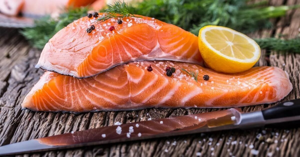 Рыба, хорошо усваивается в мышцы, так как имеет много белков. 