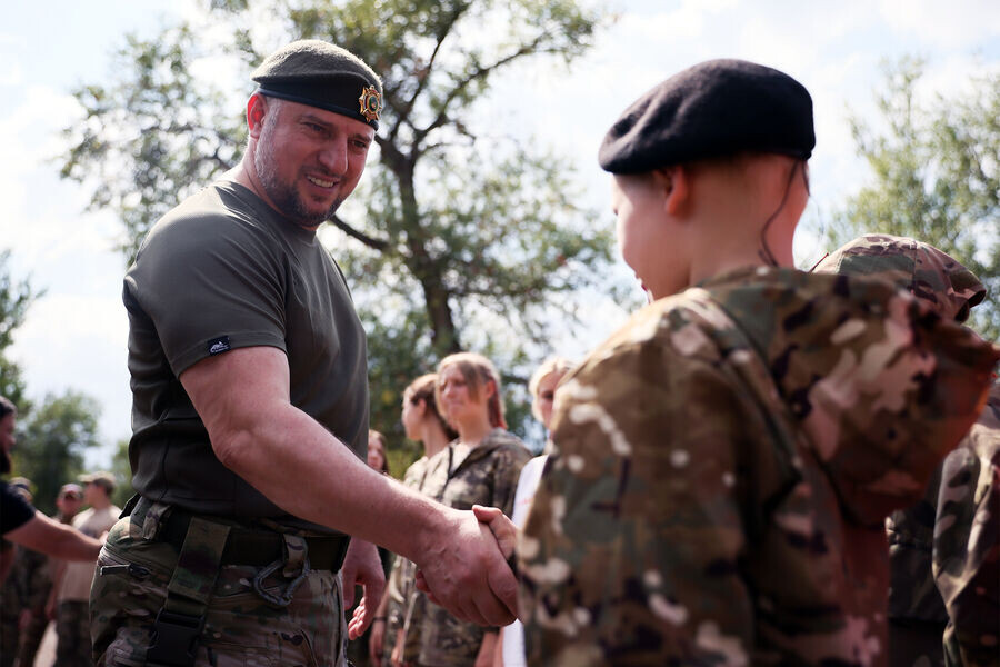 "Не надо из восемнадцатилетних срочников-мужчин делать детей". А.А. Алаудинов, заместитель начальника Главного военно-политического управления ВС РФ. Герой РФ.