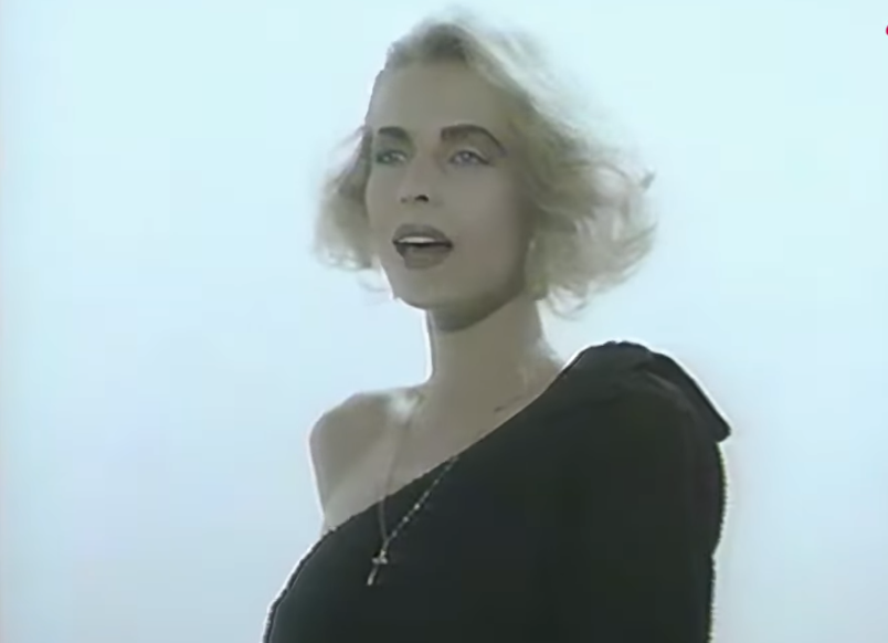 Наталья в клипе на песню "Посмотри в глаза", 1991, реж. Фёдор Бондарчук и Тигран Кеосаян
