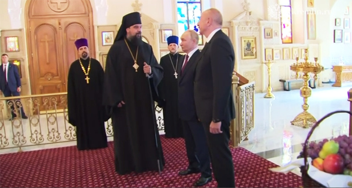     Владимир Путин и Ильхам Алиев посетили Кафедральный собор Святых Жён-мироносиц, где хранятся мощи святого апостола Варфоломея. Скриншот: ТГ-канал "Kremlin Pool"