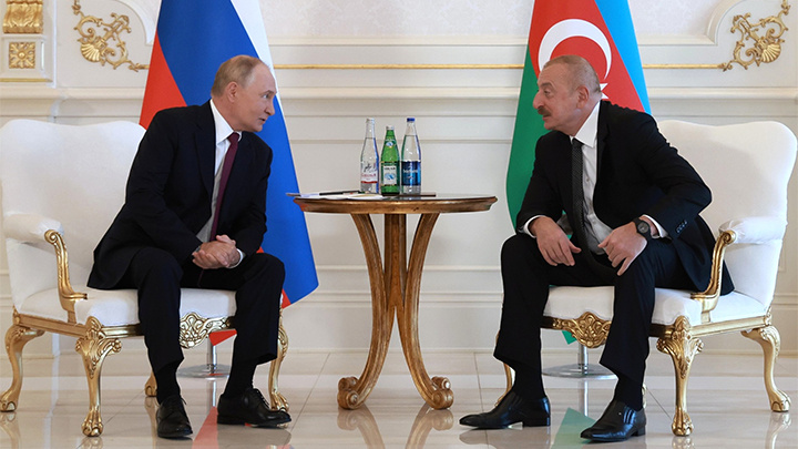 Владимиру Путину и Ильхаму Алиеву переводчики не нужны, они прекрасно понимают друг друга. Фото: Kremlin.ru/Global Look Press