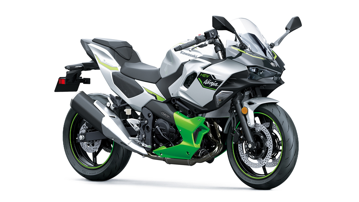 Ninja 7 Hybrid представляет собой сочетание агрессивного стиля Kawasaki, увеличенных обтекателей и воздуховодов, последние две особенности помогают скрыть добавленное оборудование и улучшить охлаждение.Kawasaki