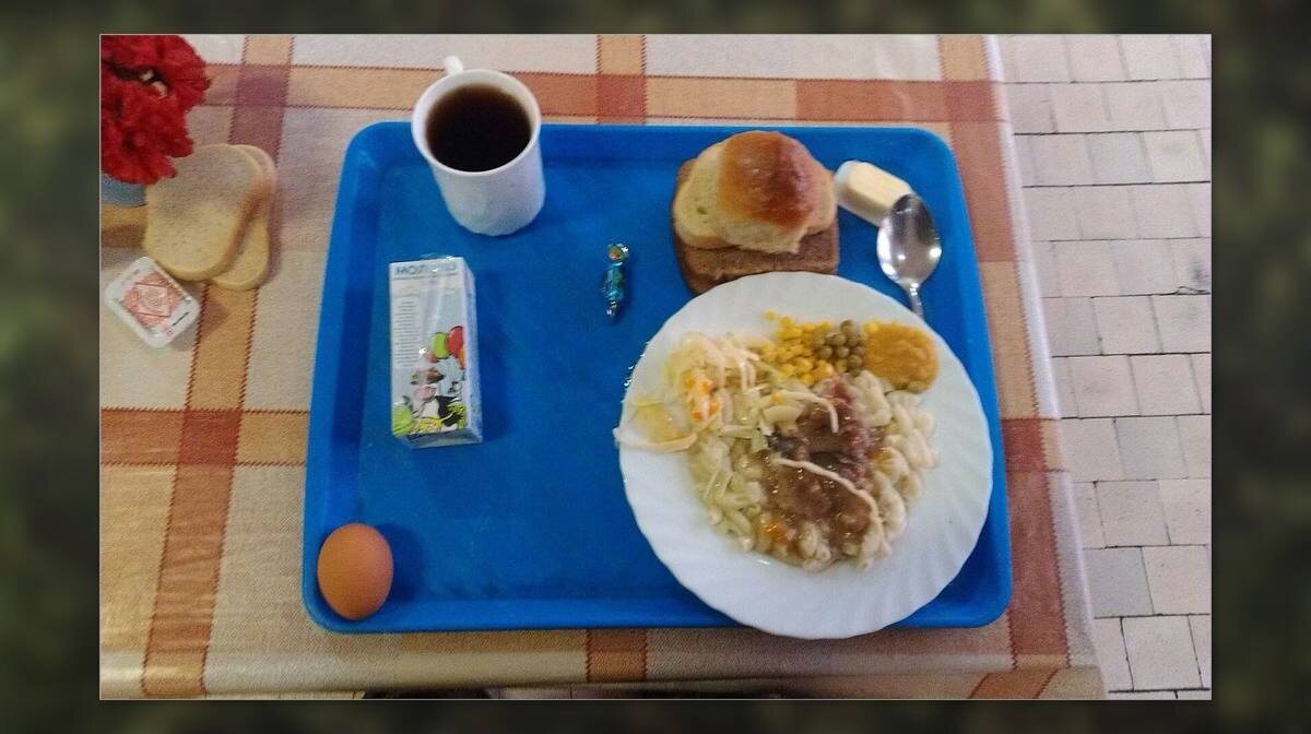 Часто на завтрак давали куриные яйца.