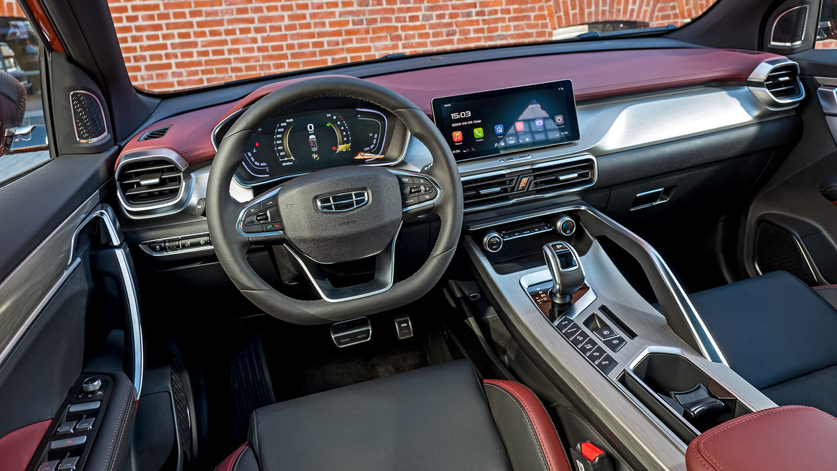 Салон в Geely Coolray