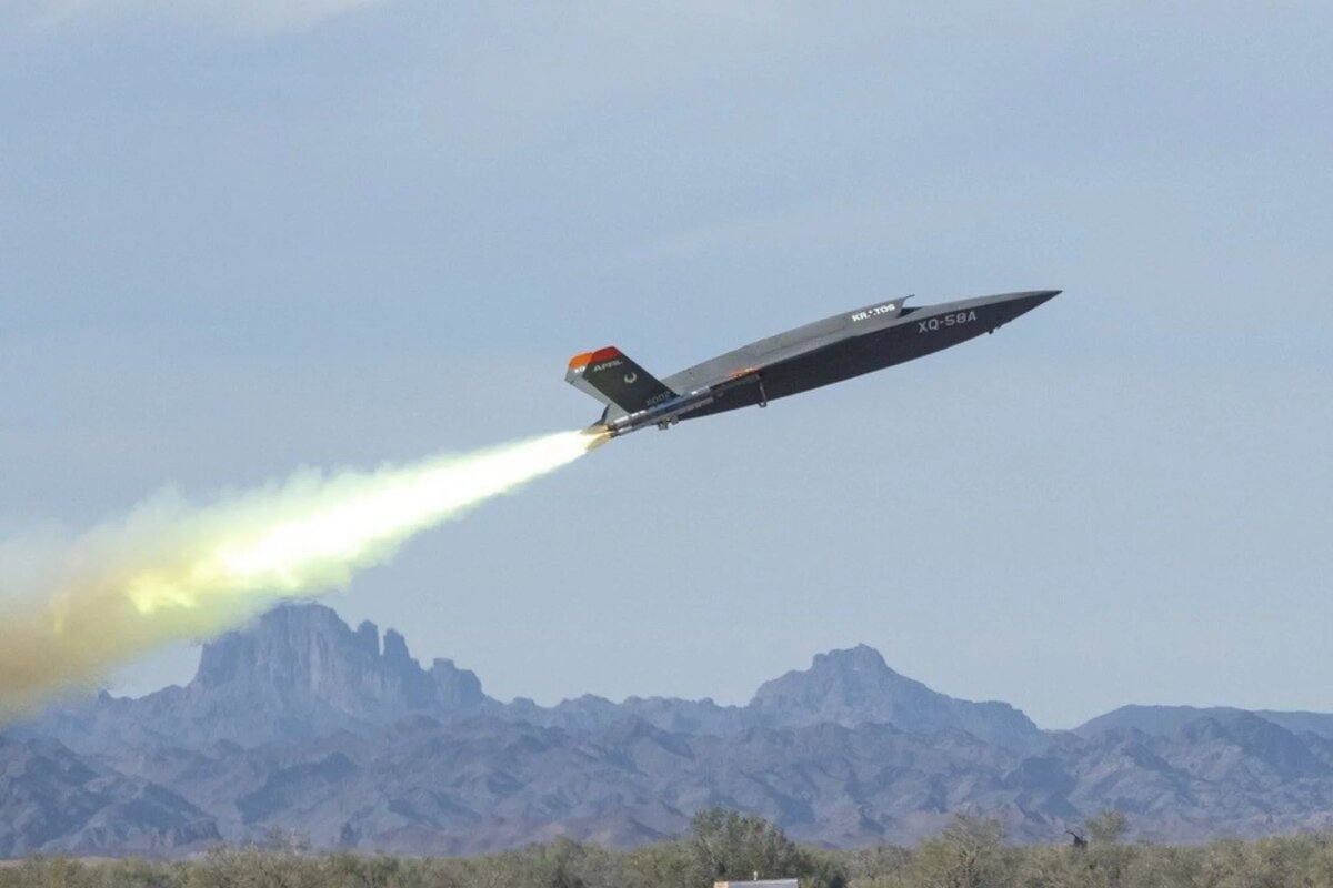 Запуск беспилотного летательного аппарата XQ-58A Valkyrie. (Фото: Министерство обороны США)