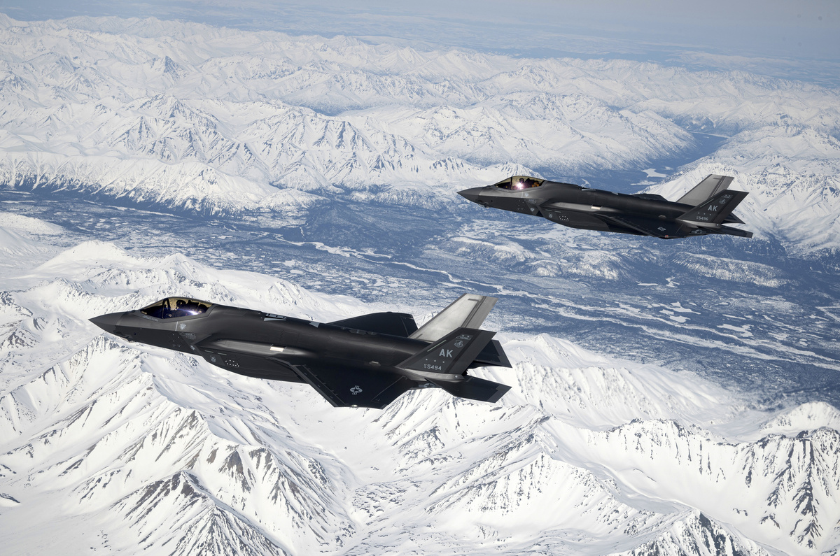     Истребители F-35A Lighting II / Senior Airman Jose Miguel Tamondong/U.S. Air Force via AP