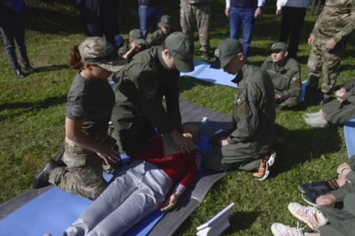    Камчатские школьники изучают тактическую медицину в центре «Воин»