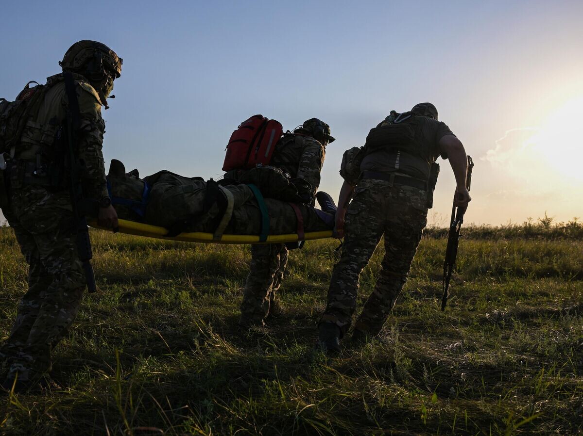    Военнослужащие группы поисково-спасательной службы в зоне СВО© РИА Новости / Евгений Биятов