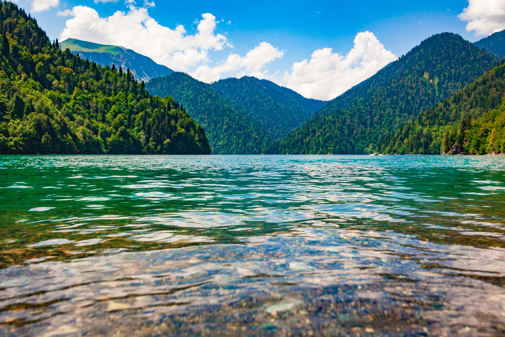 Озеро Рица
Автор фото: Ewa Studio  |  Источник: Shutterstock