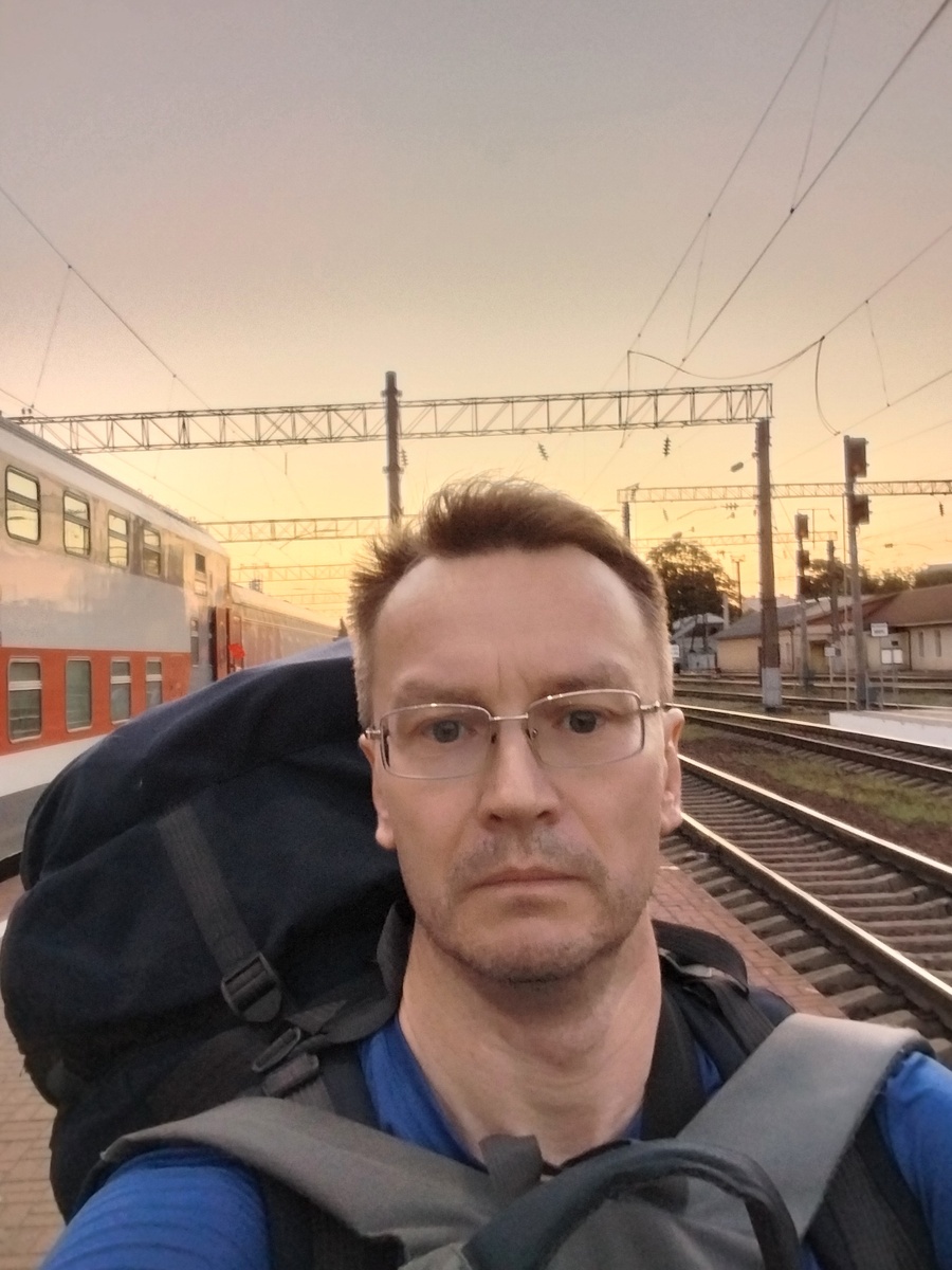 Прибытие в Краснодар. Железнодорожный вокзал и паровоз.