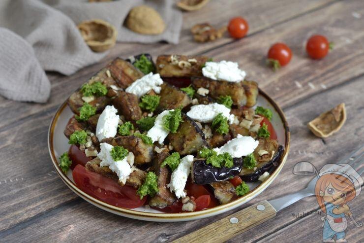 Салат Заза с хрустящими баклажанами: ароматный, аппетитный, вкусный