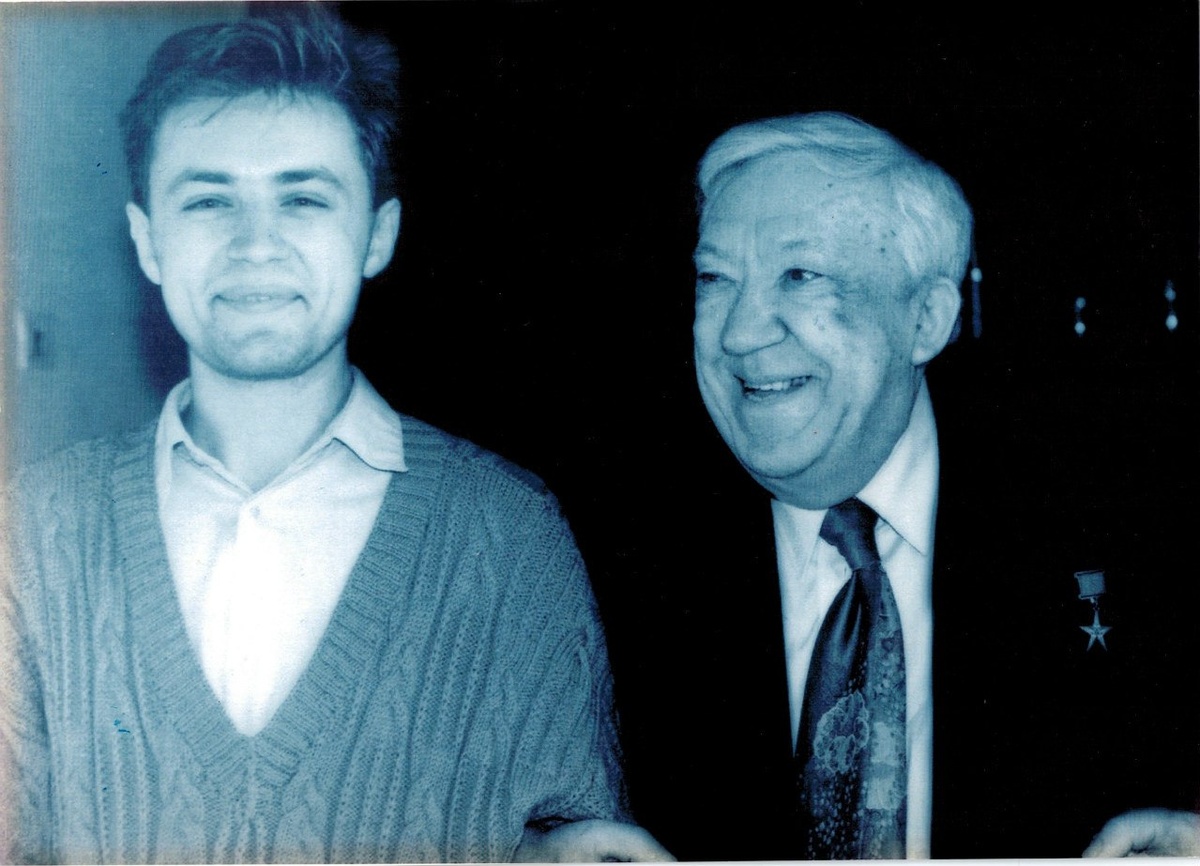 Фото середины 1990-х: с Юрием Никулиным