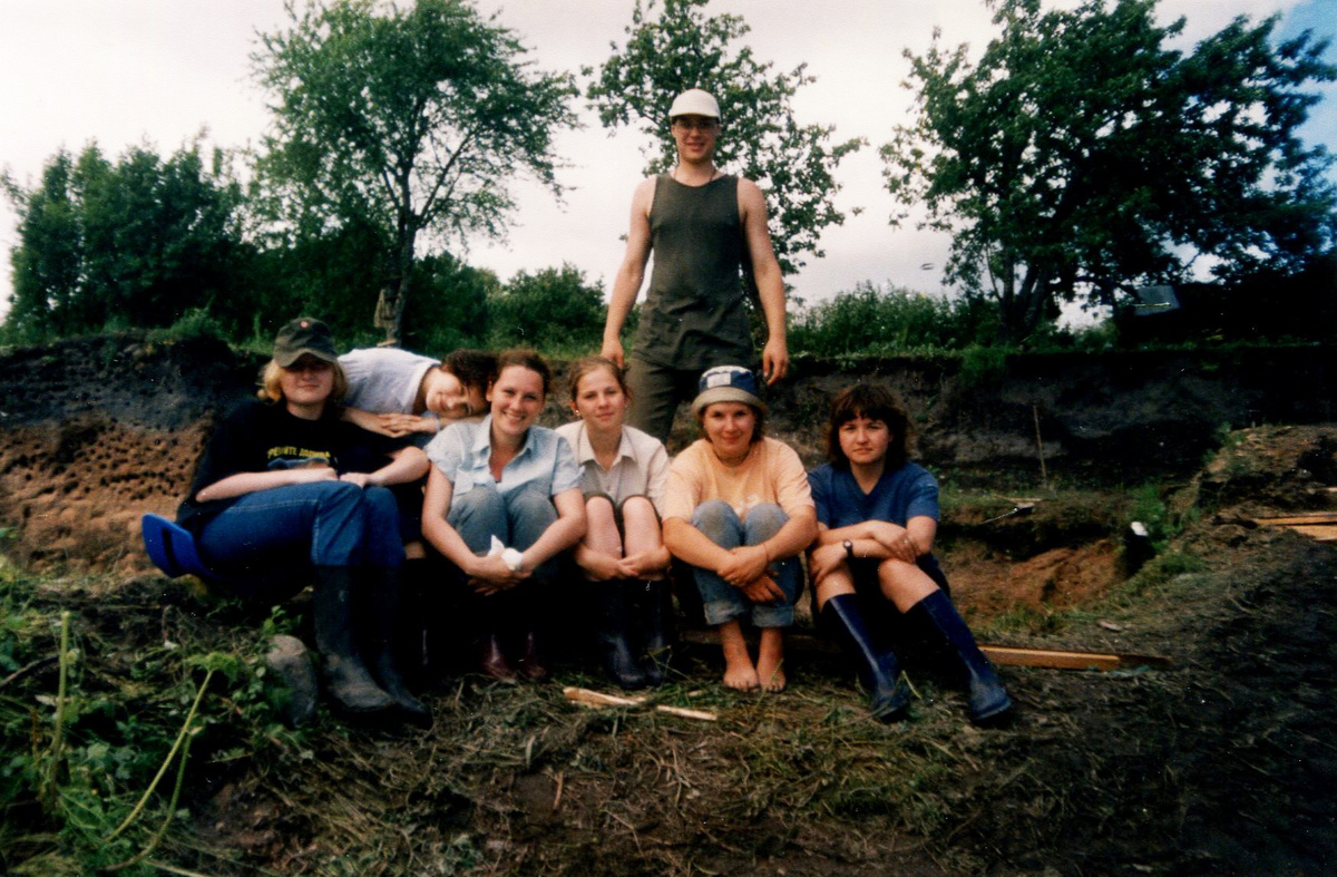 Раскопки в Рюриковом городище. Из личного фотоархива Н.А. Сутягиной