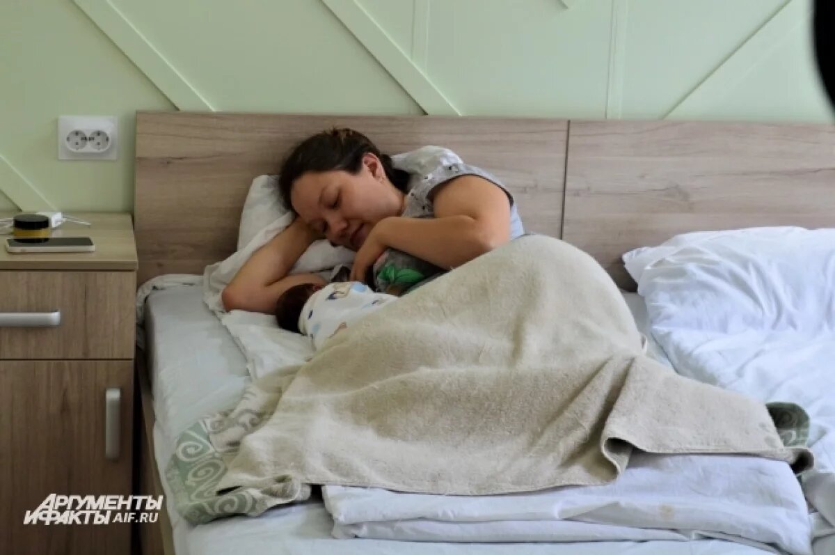    В Минздраве Кузбасса заверили, что при нехватке медиков роддомов достаточно