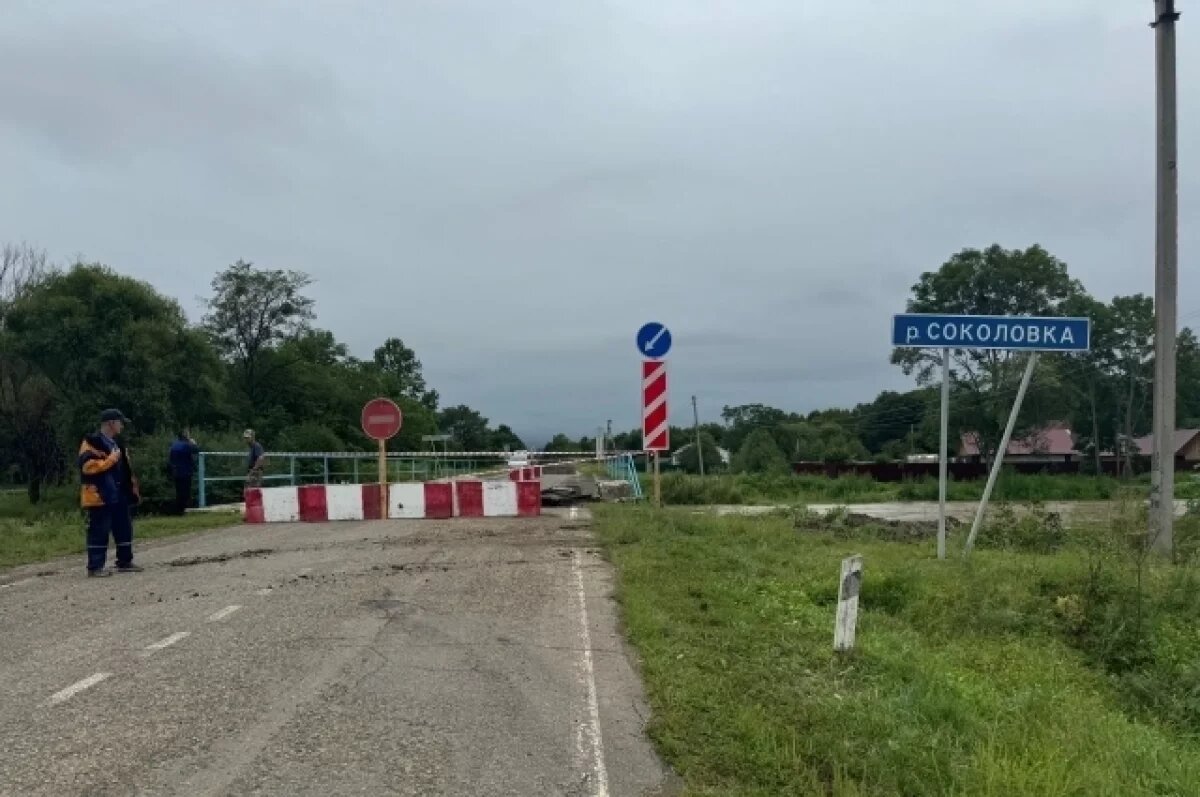    В Приморье частично обрушился мост через Соколовку из-за сильных дождей