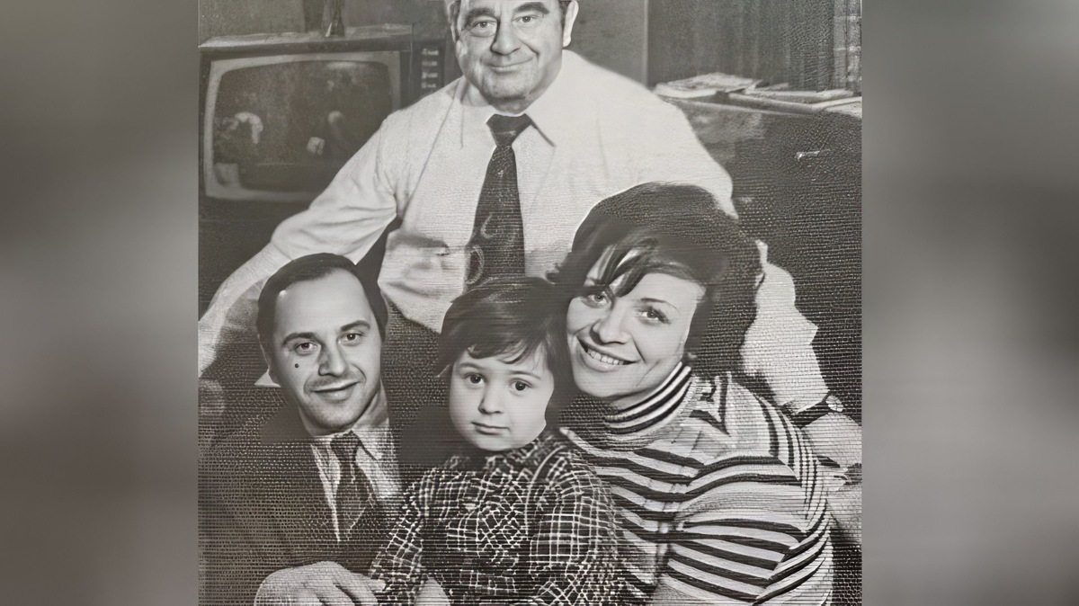  Родители Стаса Костюшкина, а также дедушка, герой войны