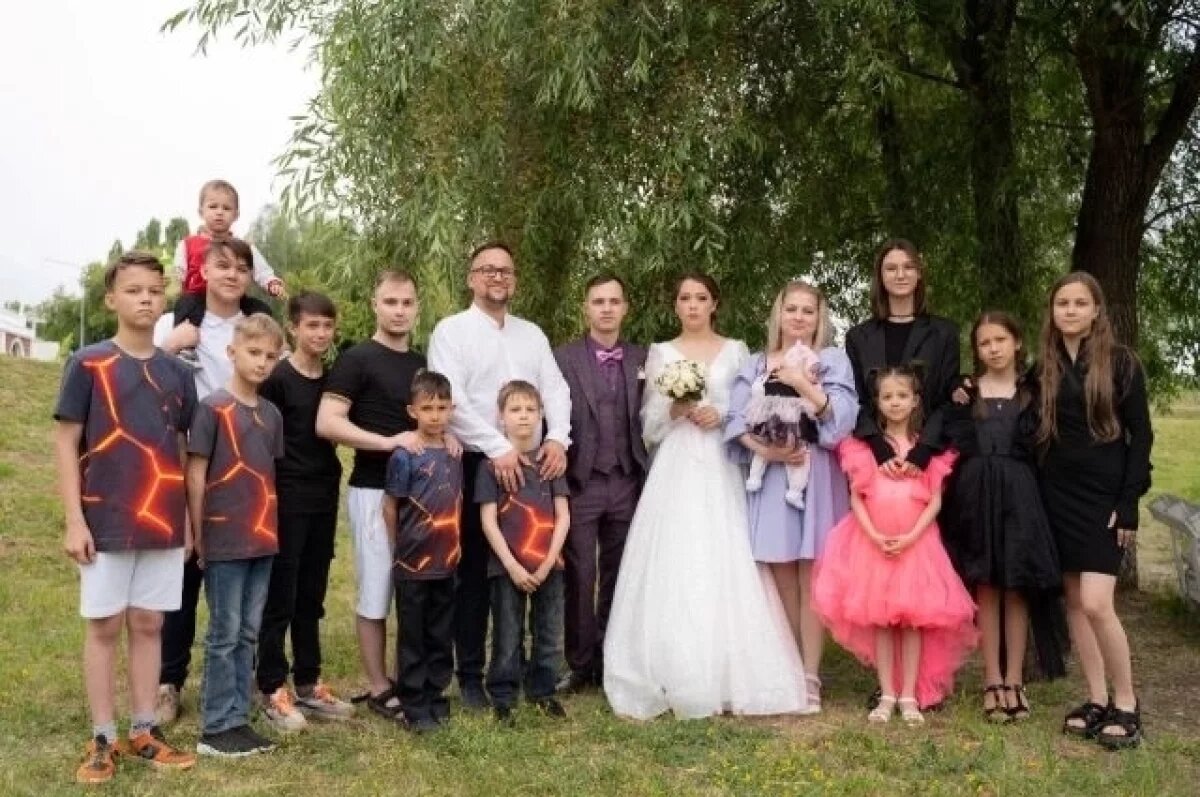    Большая и очень дружная семья Падиаровых.