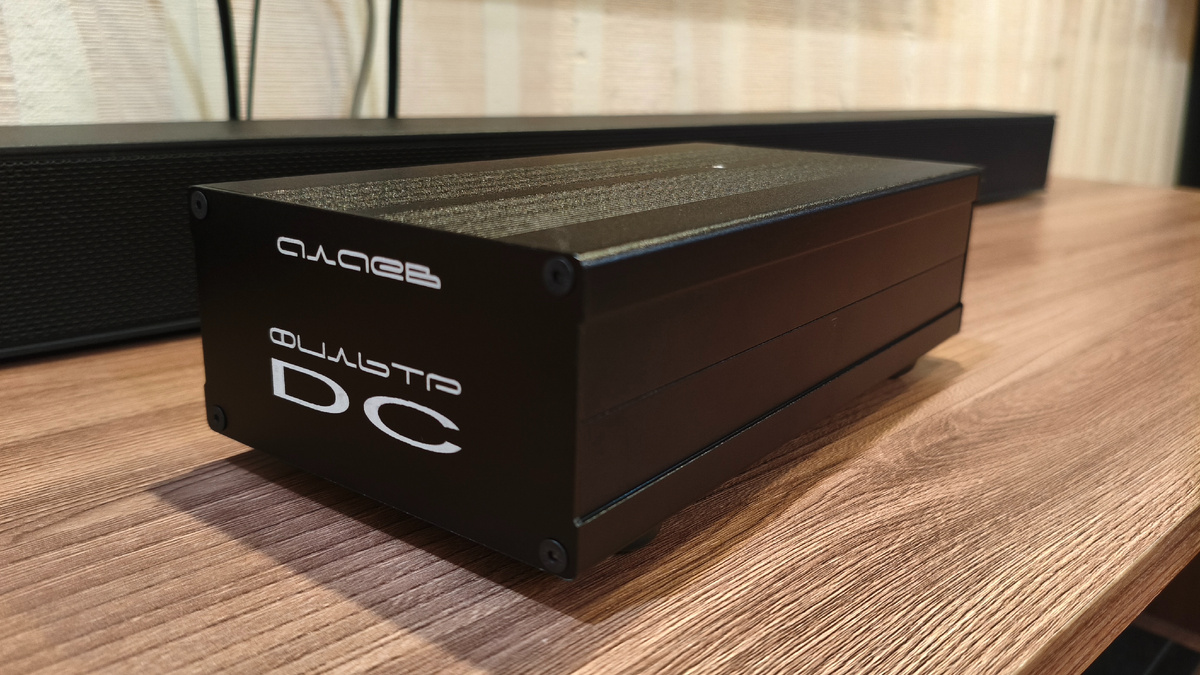 Вид со стороны передней панели