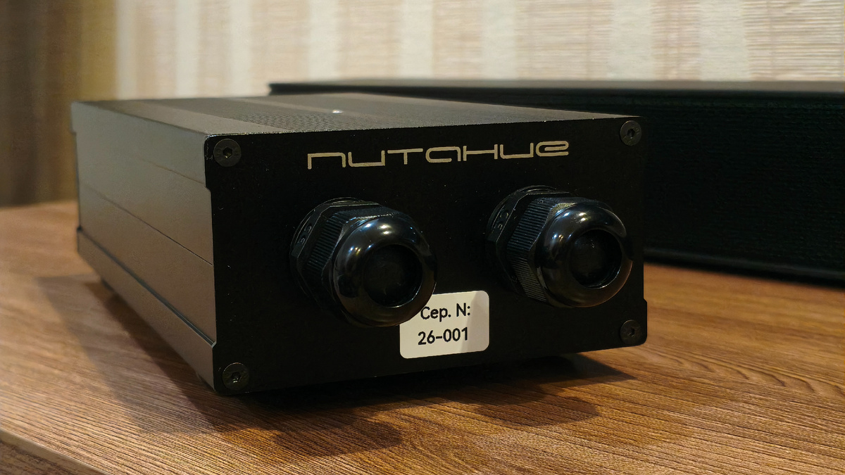 Вид со стороны задней панели