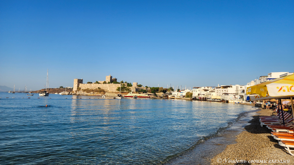 Кумбахче - пляж в центре Бодрума с видом на Замок Святого Петра