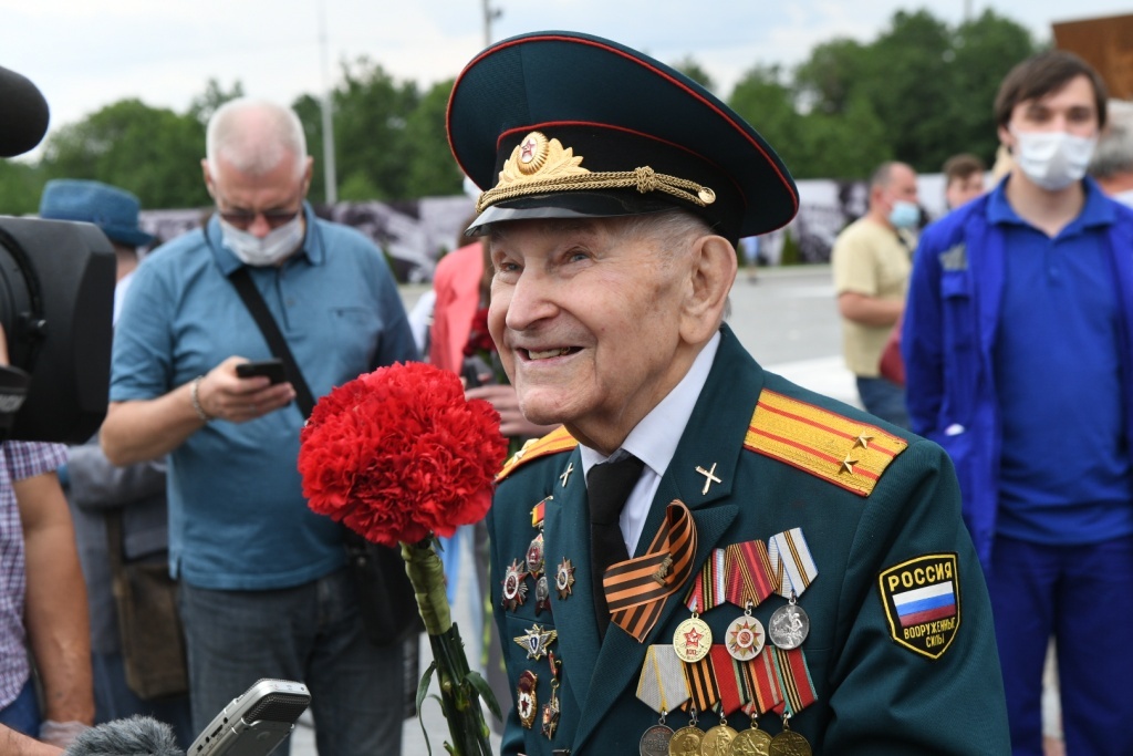 Губернатор Тверской области поздравил со 100-летним Ивана Евгеньевича Кладкевича