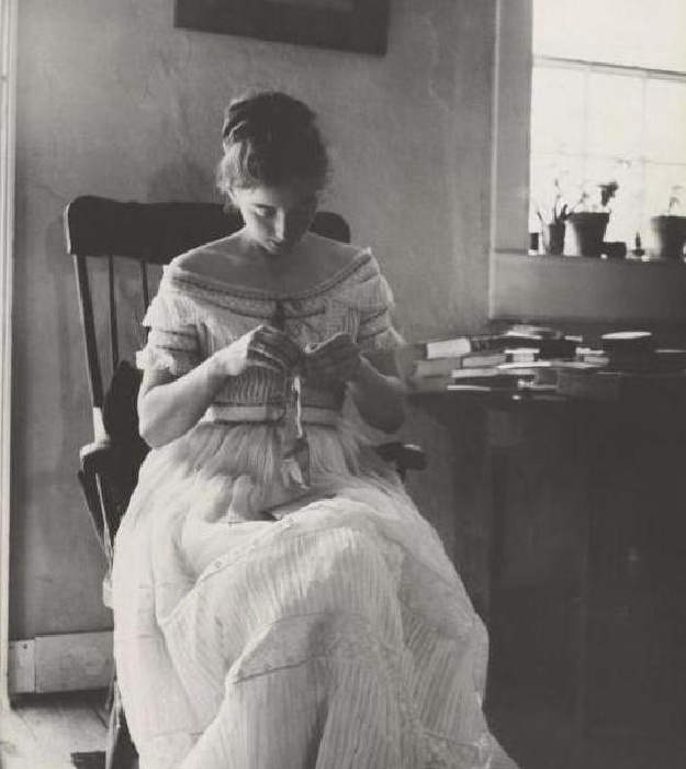 За рукоделием