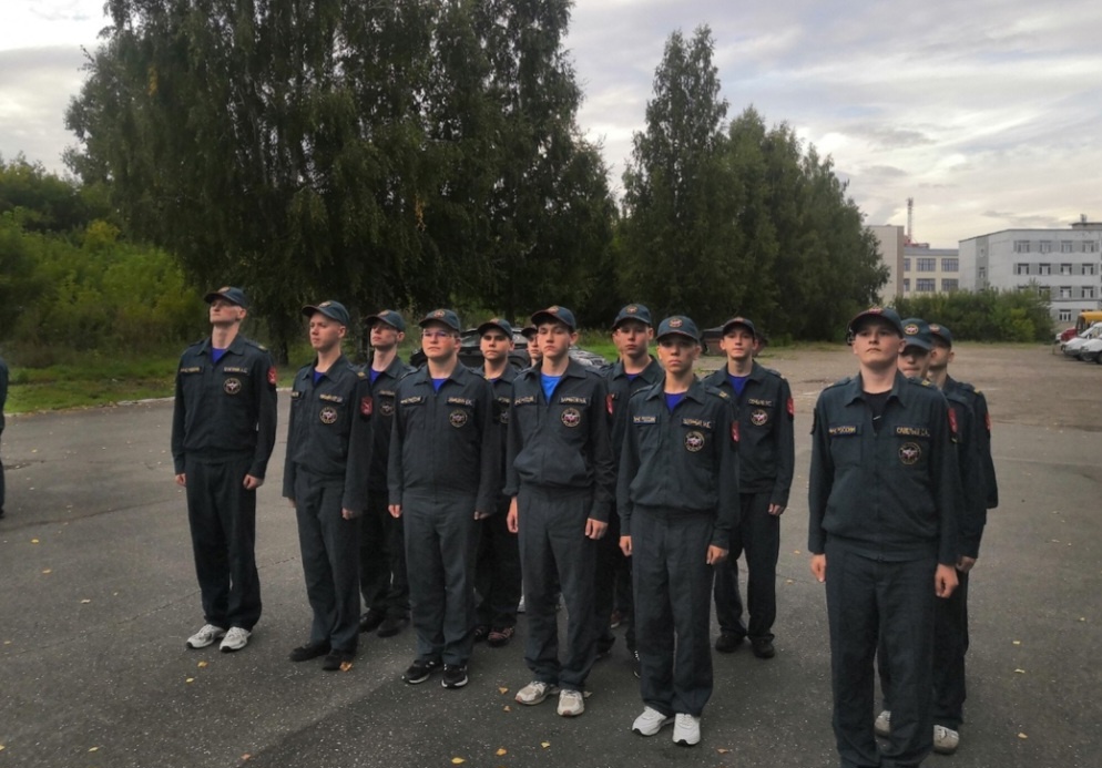 Молодой кадет в строю
