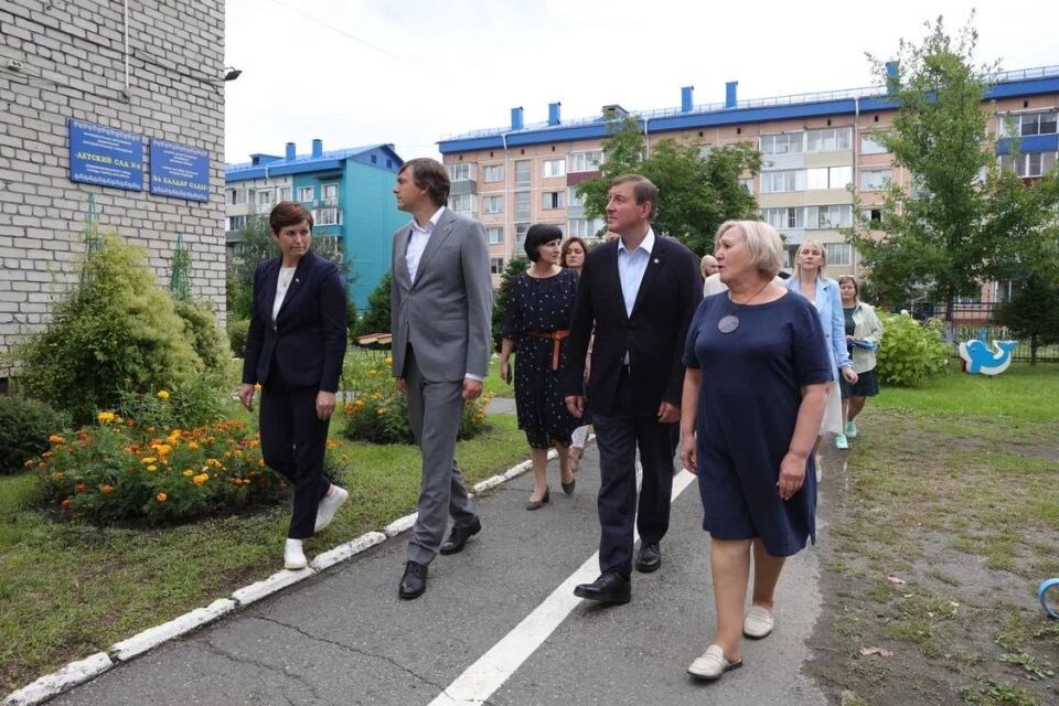    Министр просвещения Сергей Кравцов прибыл с визитом в Республику Алтай. Источник: t.me/turchak_andrey