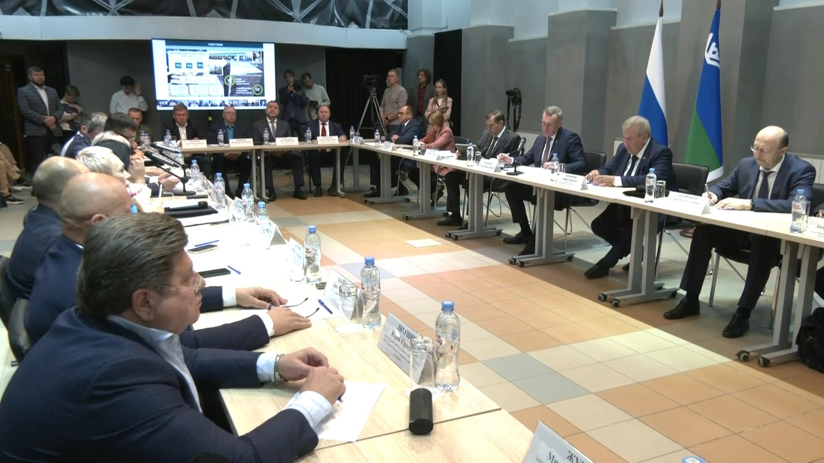    Вопросы ремонта дорог, аварийного жилья и водоснабжения подняли жители Советского на встрече Руслана Кухарука