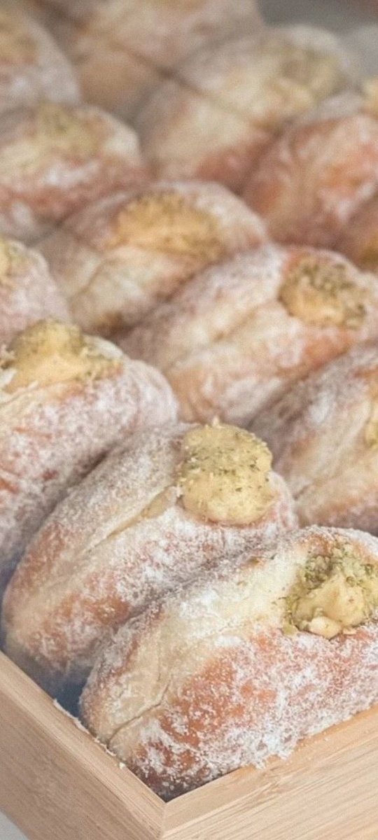 Каждая с 120 до 180 рублей. Цена зависит от начинки.