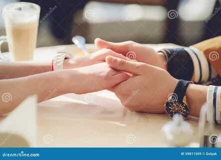 Павел пытался шутить, но вывести Анну из состояния ступора не получалось. Он взял ее руки в свои и, нежно глядя в глаза, признался, что хочет всегда быть рядом с ней.